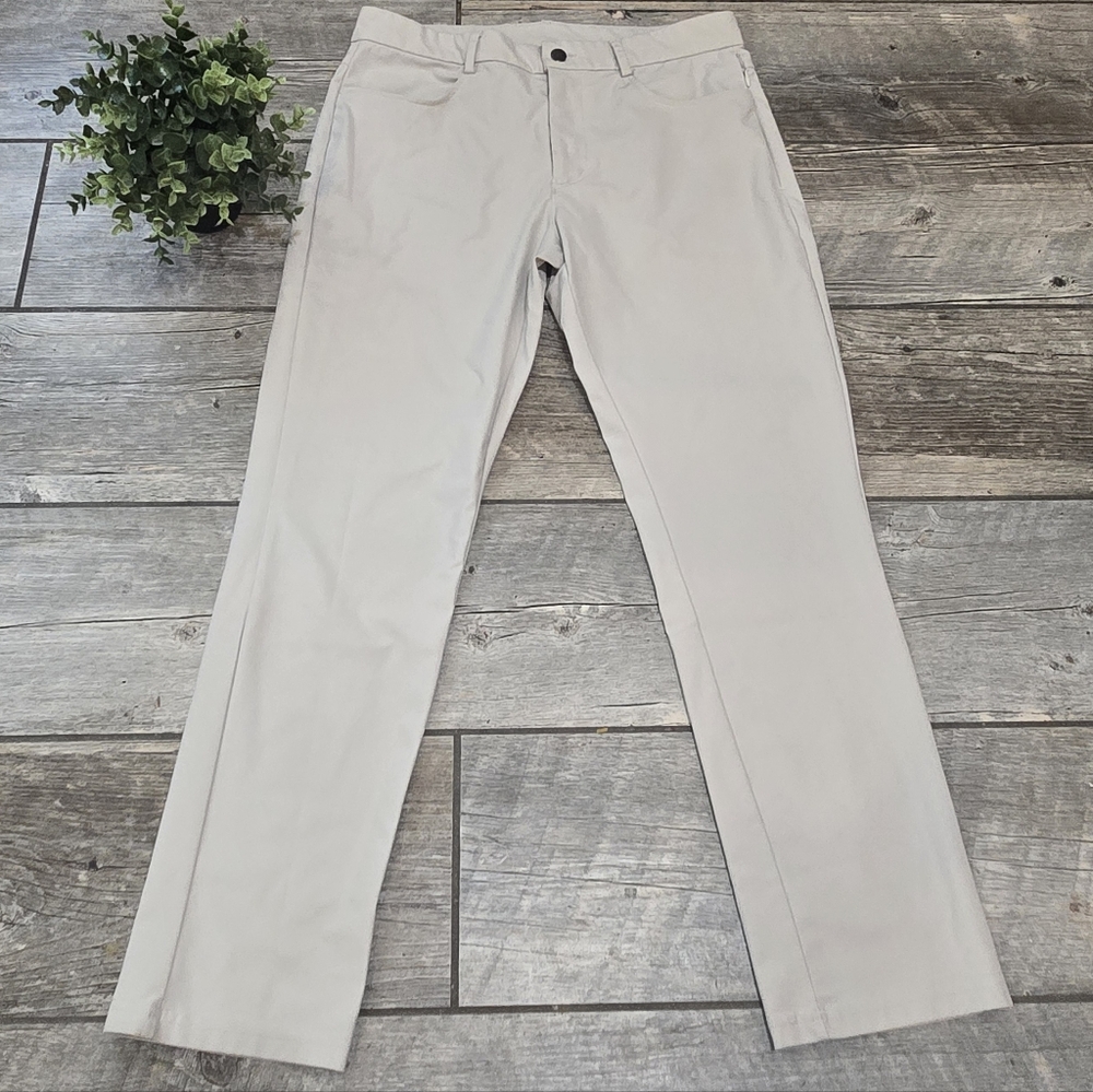 Old Navy Active Tan Straight Tech Hybrid Slim 4-Way Stretch Pants, Size 32x30